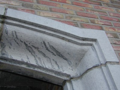 Fronton de porte en pierre bleue